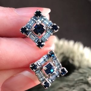 Weiss crystal vintage screw back earrings  (E27)